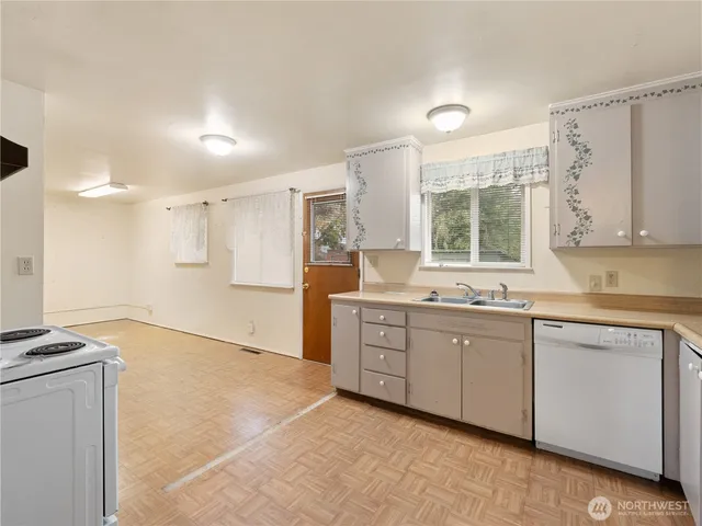 $449,000 | 920 Southwest Bowmer Street, Oak Harbor, WA 98277