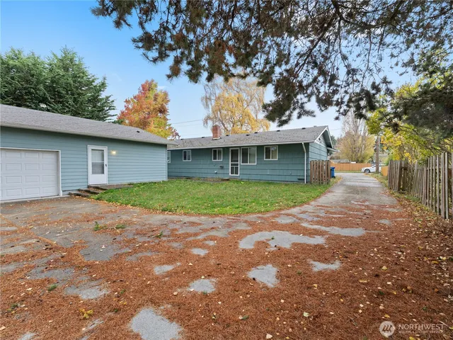 $449,000 | 920 Southwest Bowmer Street, Oak Harbor, WA 98277