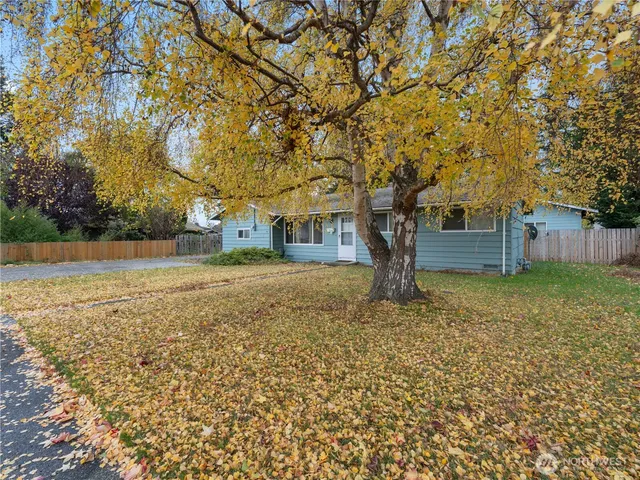 $449,000 | 920 Southwest Bowmer Street, Oak Harbor, WA 98277