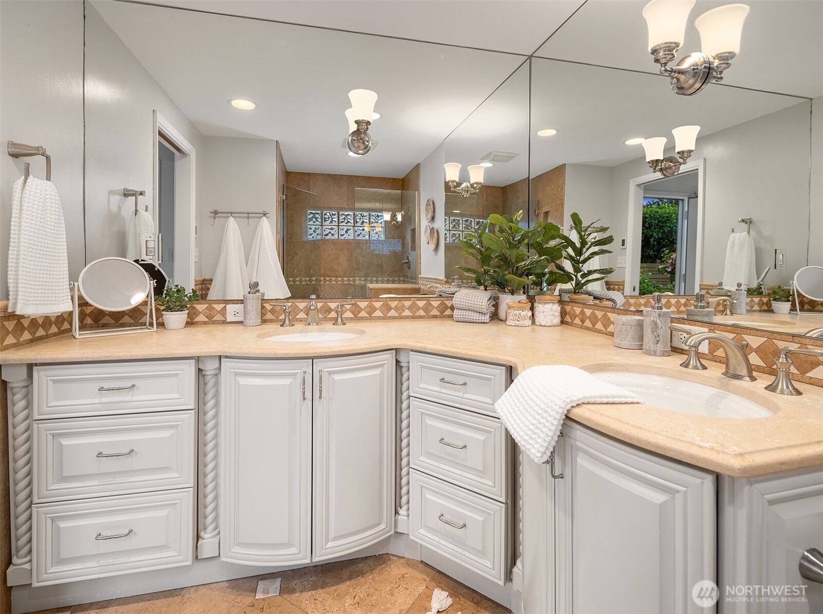 640 Alverson Boulevard Everett, WA 98201 - Photo 22 of 40 a bathroom with a sink and a mirror