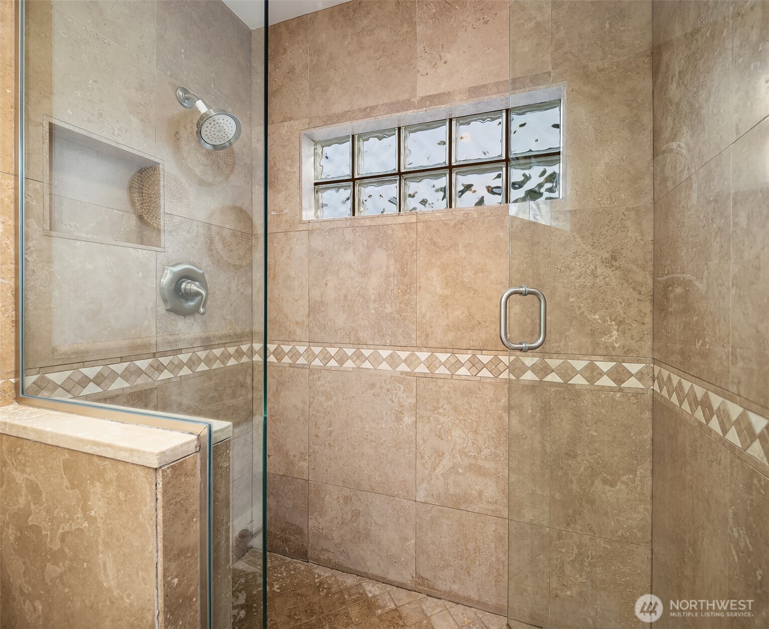 640 Alverson Boulevard Everett, WA 98201 - Photo 23 of 40 a bathroom with a shower