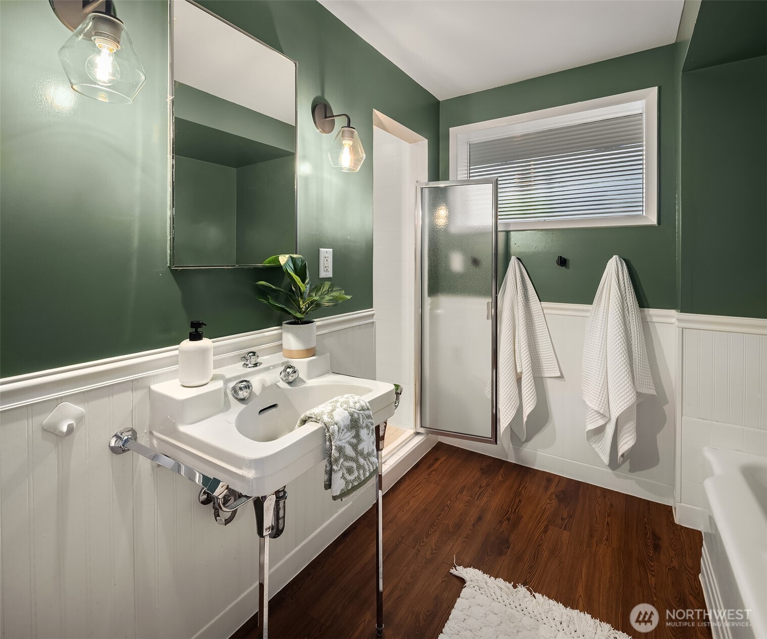 640 Alverson Boulevard Everett, WA 98201 - Photo 26 of 40 a bathroom with a sink and mirror