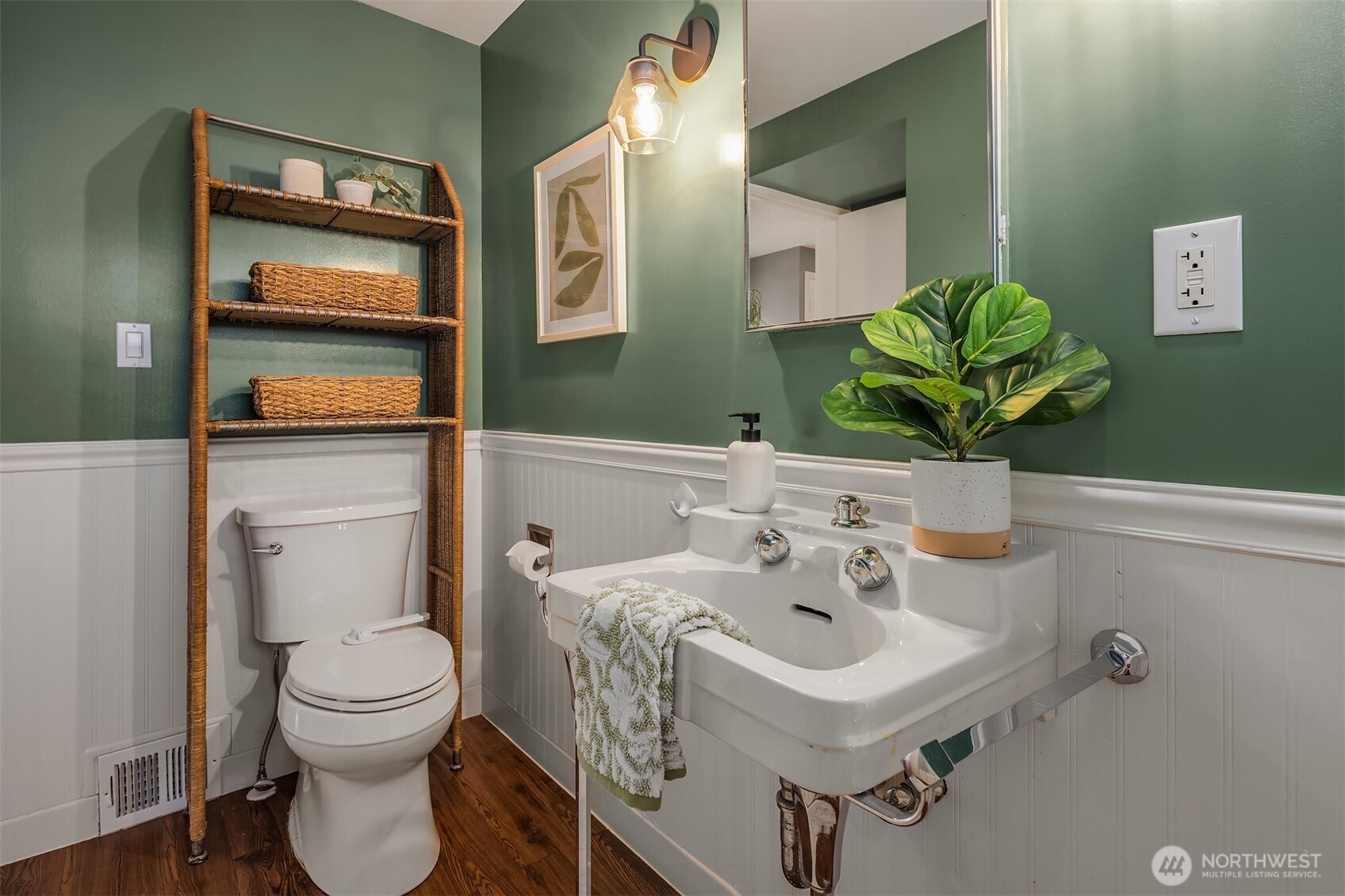 640 Alverson Boulevard Everett, WA 98201 - Photo 28 of 40 a bathroom with a sink toilet and a mirror