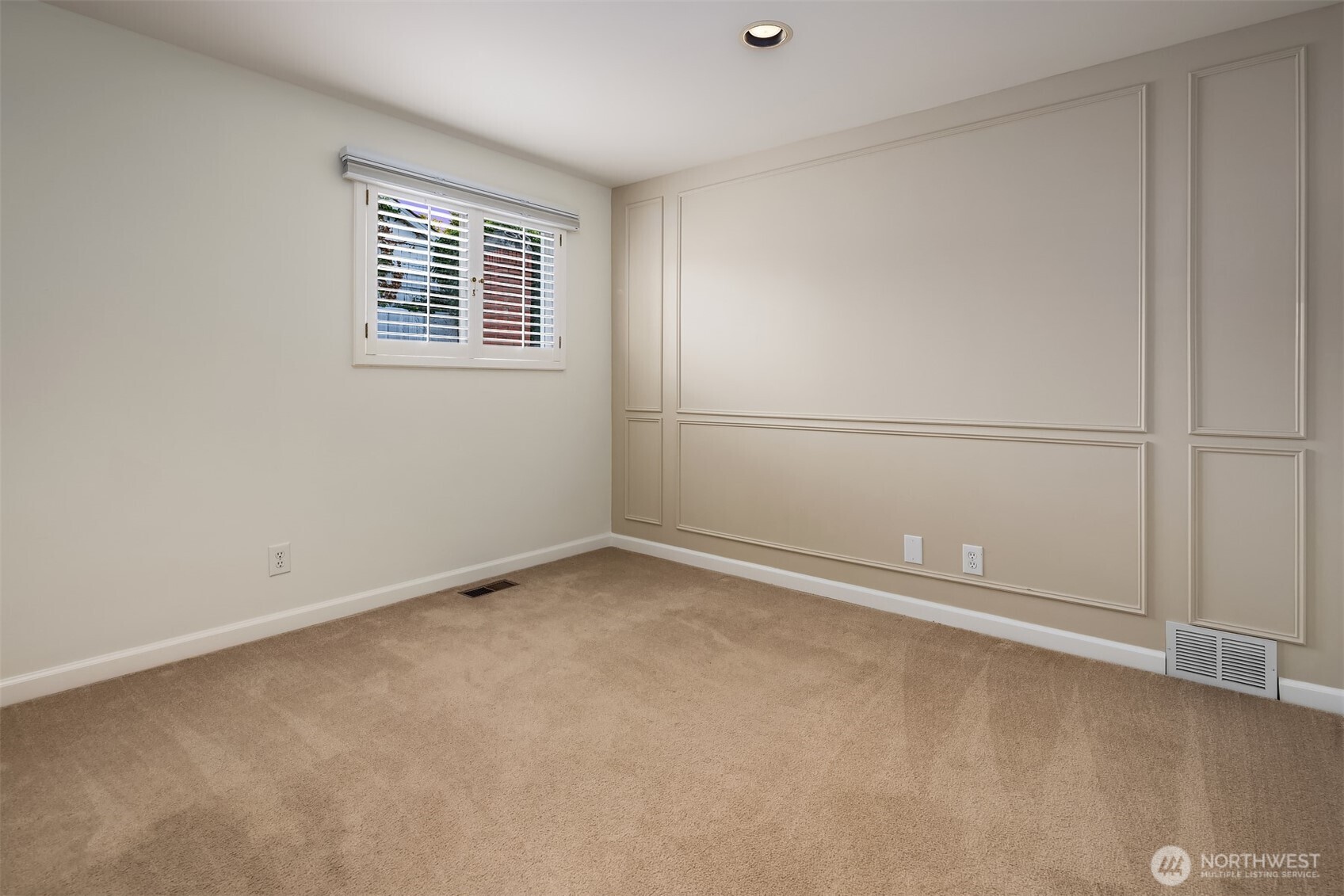 640 Alverson Boulevard Everett, WA 98201 - Photo 30 of 40 an empty room with natural light