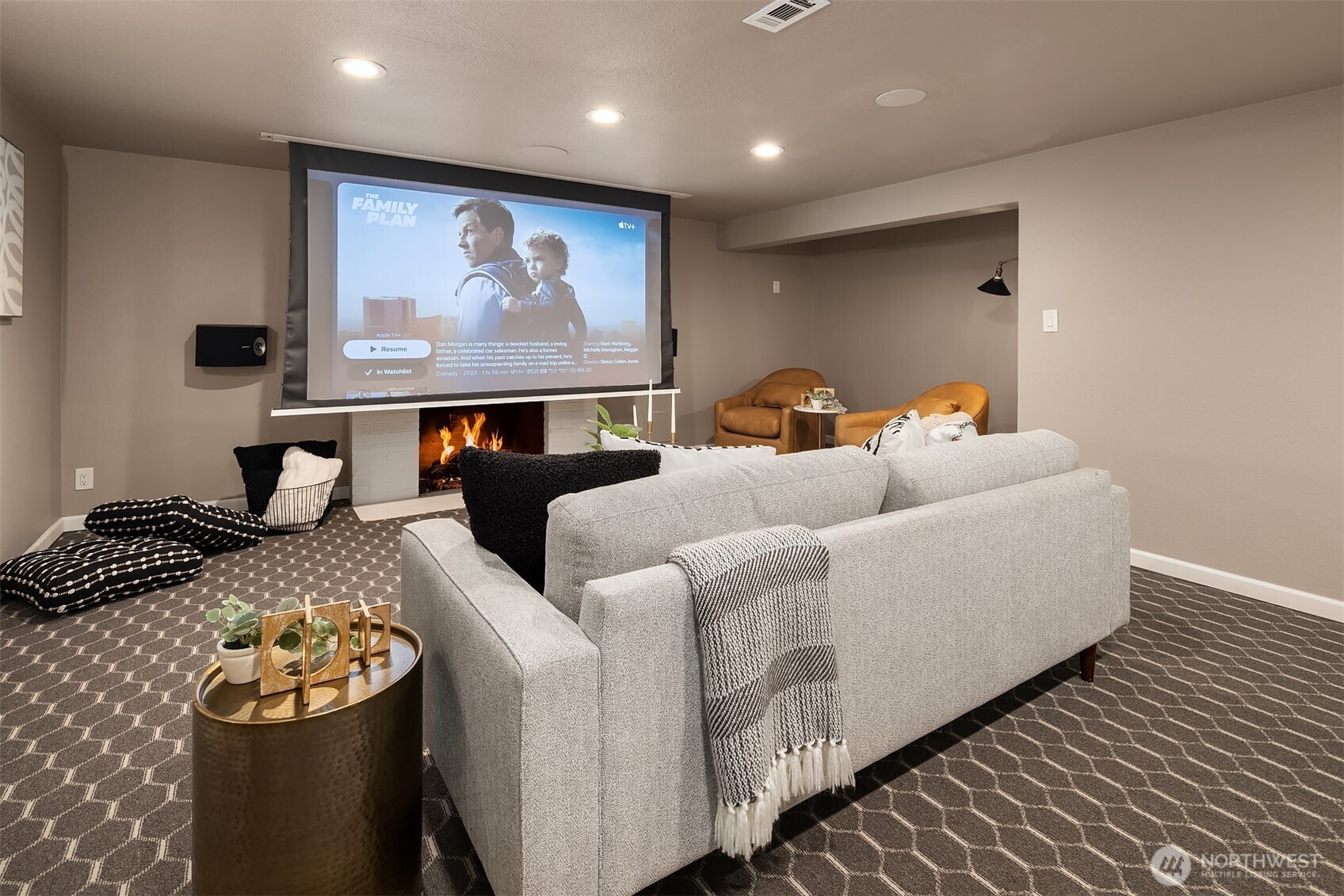 640 Alverson Boulevard Everett, WA 98201 - Photo 31 of 40 a living room with furniture and a flat screen tv