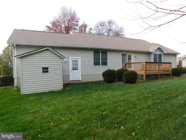 a view of a house with a backyard