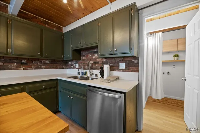 $375,000 | 156 Victoria Lane, Sugarloaf, CA 92386