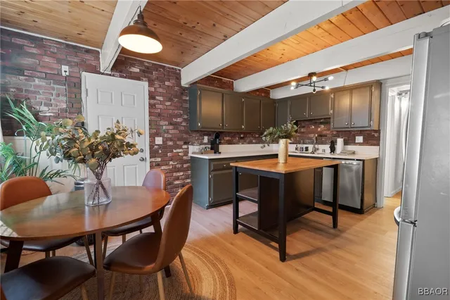 $375,000 | 156 Victoria Lane, Sugarloaf, CA 92386