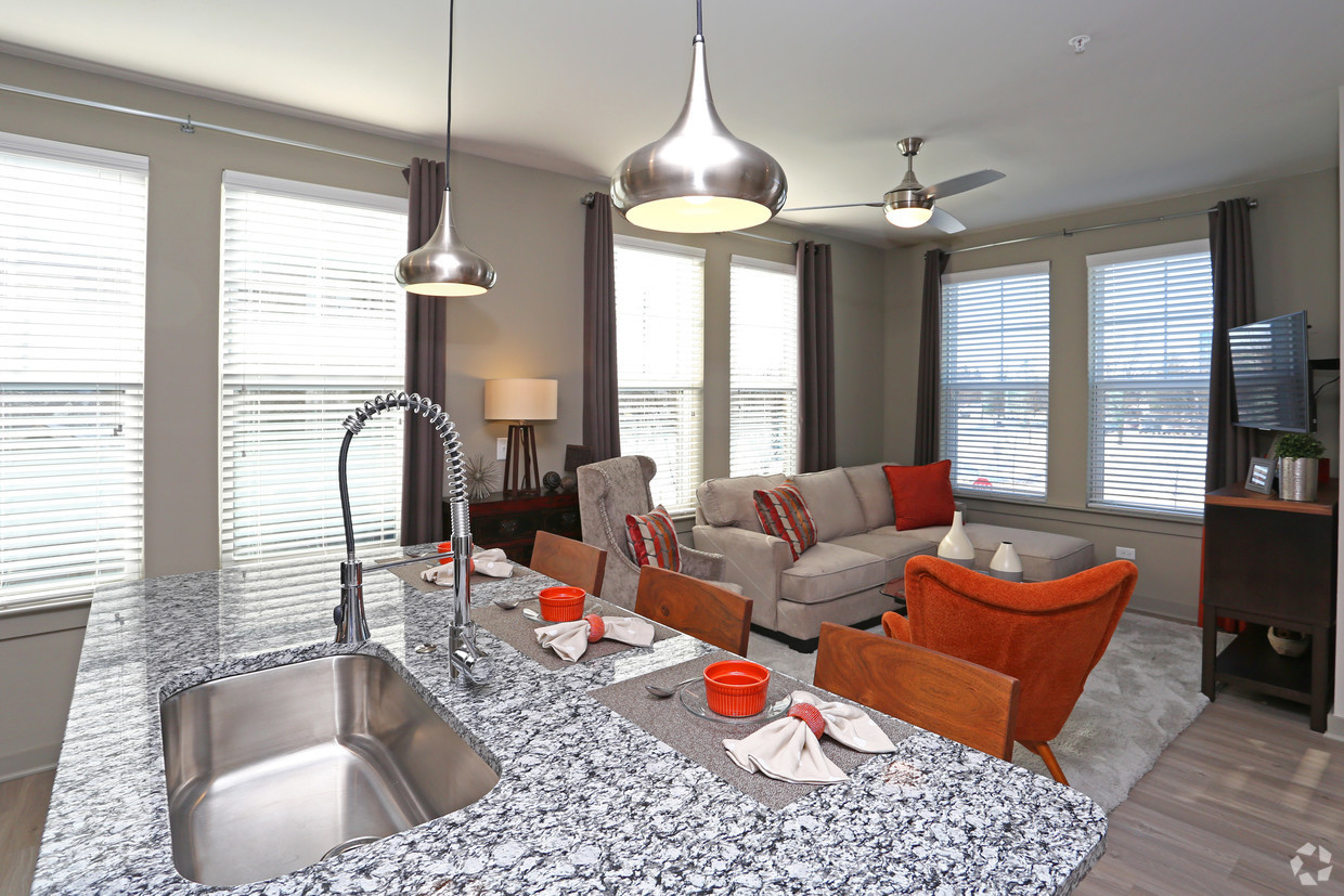 680 East Algonquin Road, Unit 1301 Schaumburg, IL 60173 - Photo 4 of 29