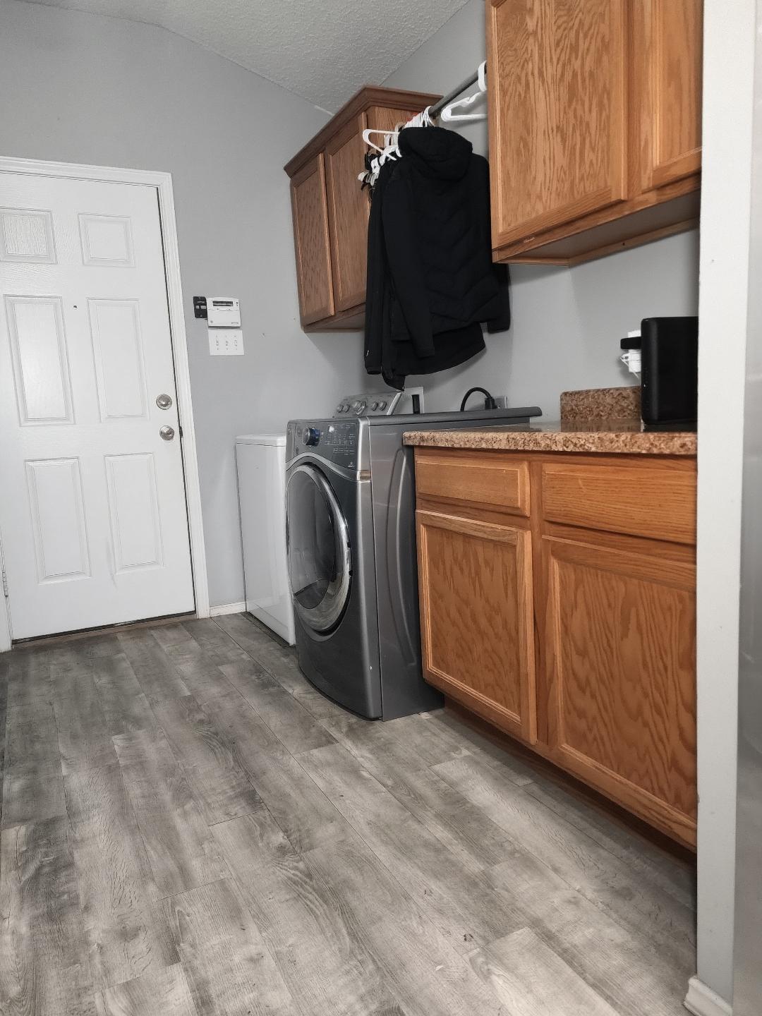 6821 84th Street Lubbock, TX 79424 - Photo 13 of 14 a utility room with dryer and washer