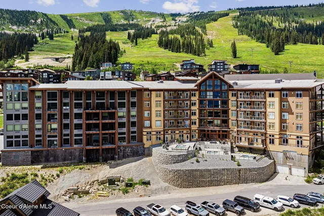 $900,000 | 124 Village Lane, Unit 108, Sandpoint, ID 83864