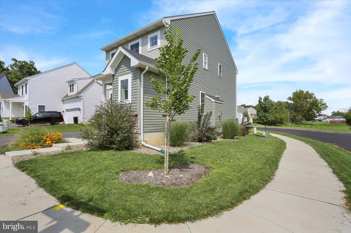 116 Meadows Bend Lititz, PA 17543 - Photo 3 of 37 Gallery Image 3