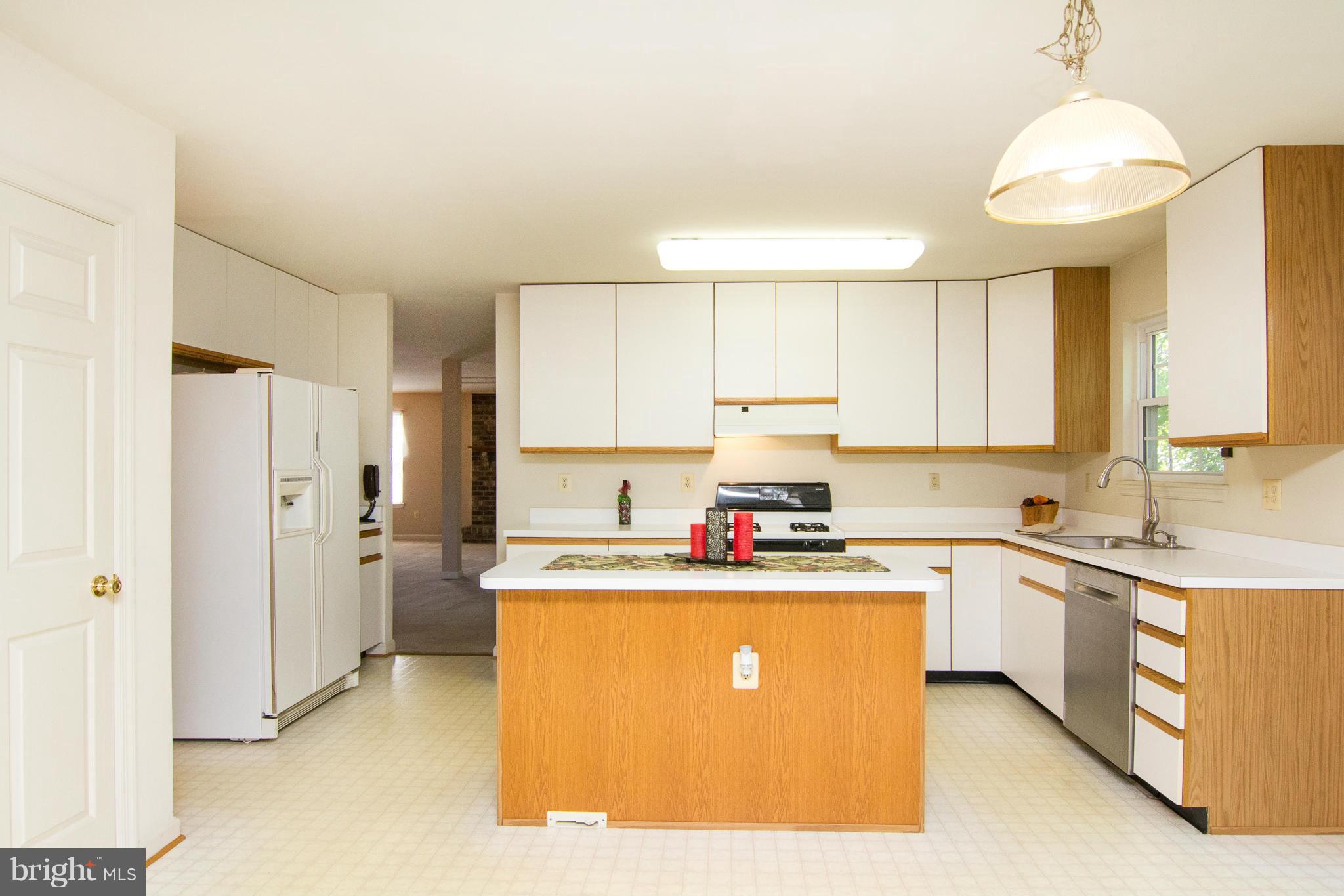 322 Kalorama Road Sykesville, MD 21784 - Photo 15 of 30 Large Island