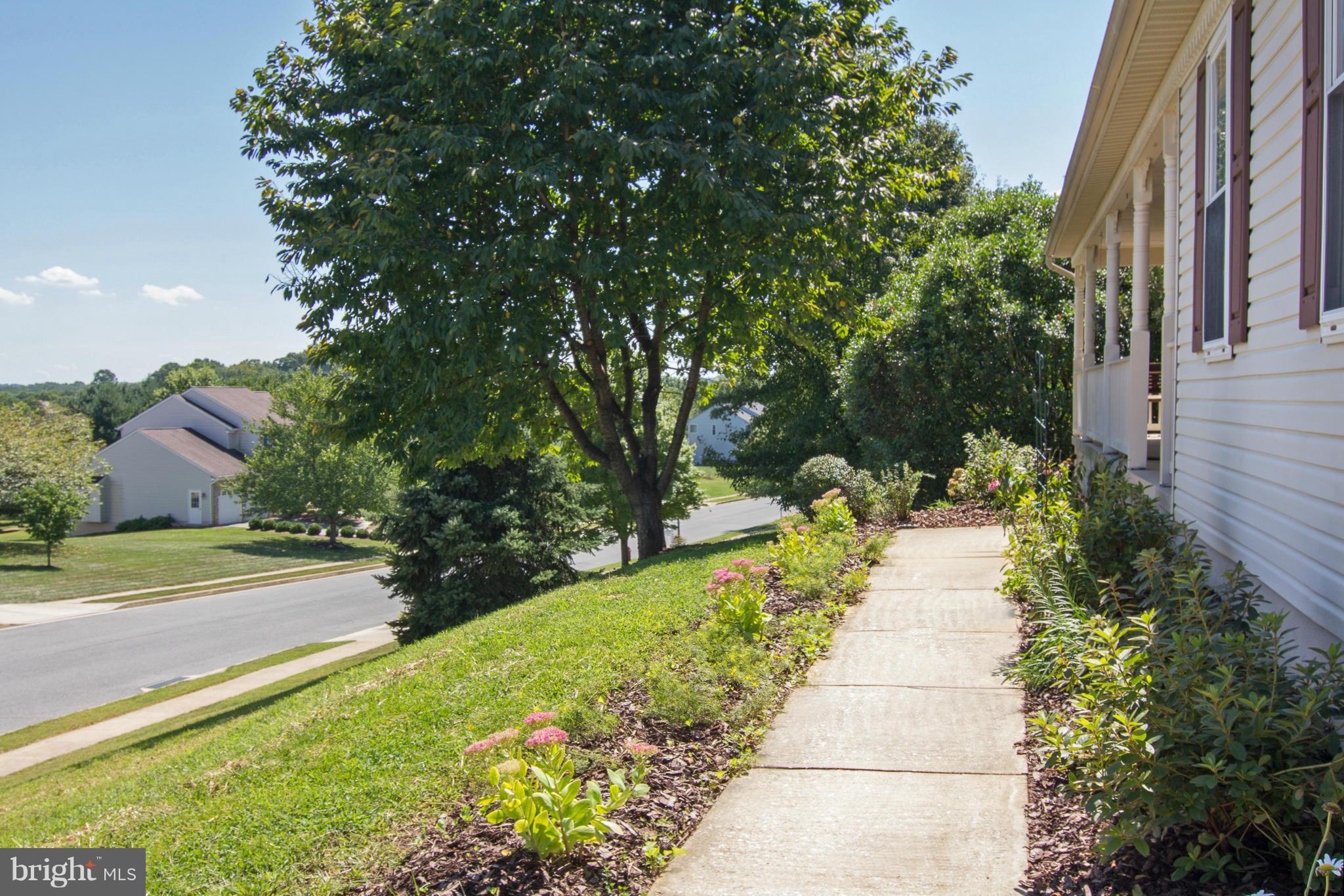 322 Kalorama Road Sykesville, MD 21784 - Photo 3 of 30 Professionally landscaped!