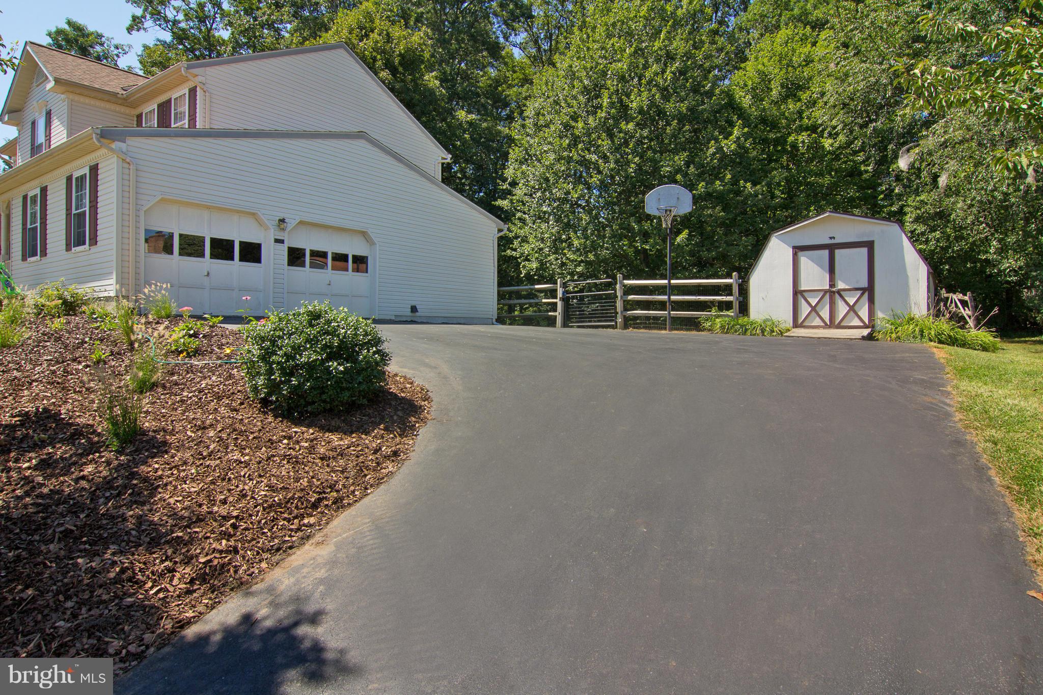 322 Kalorama Road Sykesville, MD 21784 - Photo 5 of 30 Side load garage and shed for extra storage