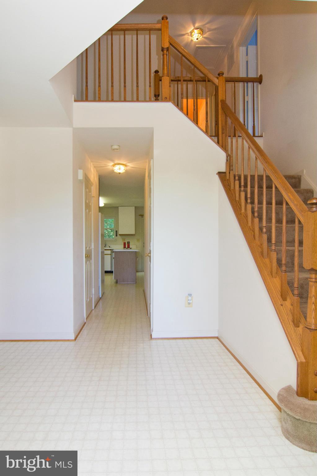 322 Kalorama Road Sykesville, MD 21784 - Photo 8 of 30 Bright foyer