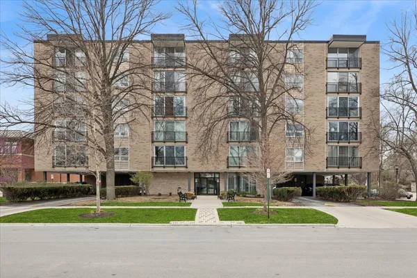 $317,500 | 424 Park Avenue, Unit 501, River Forest, IL 60305