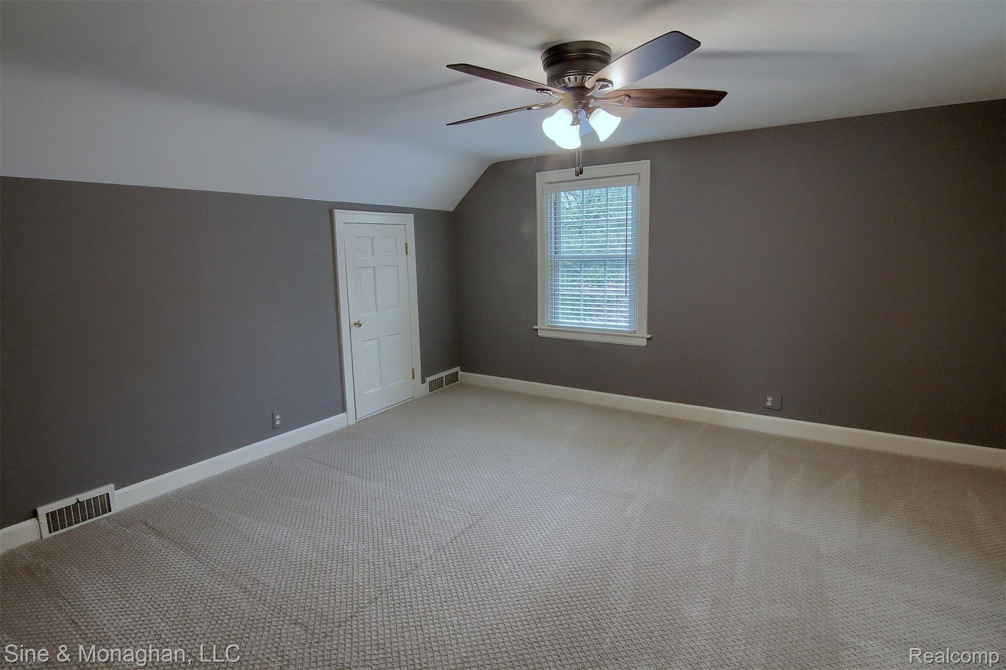 422 Moran Road Grosse Pointe, MI 48236 - Photo 23 of 33 23-2nd Bedroom.jpg