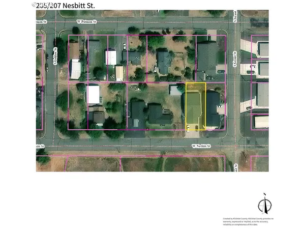 a black and white photo of a living room