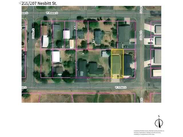 a black and white photo of a living room