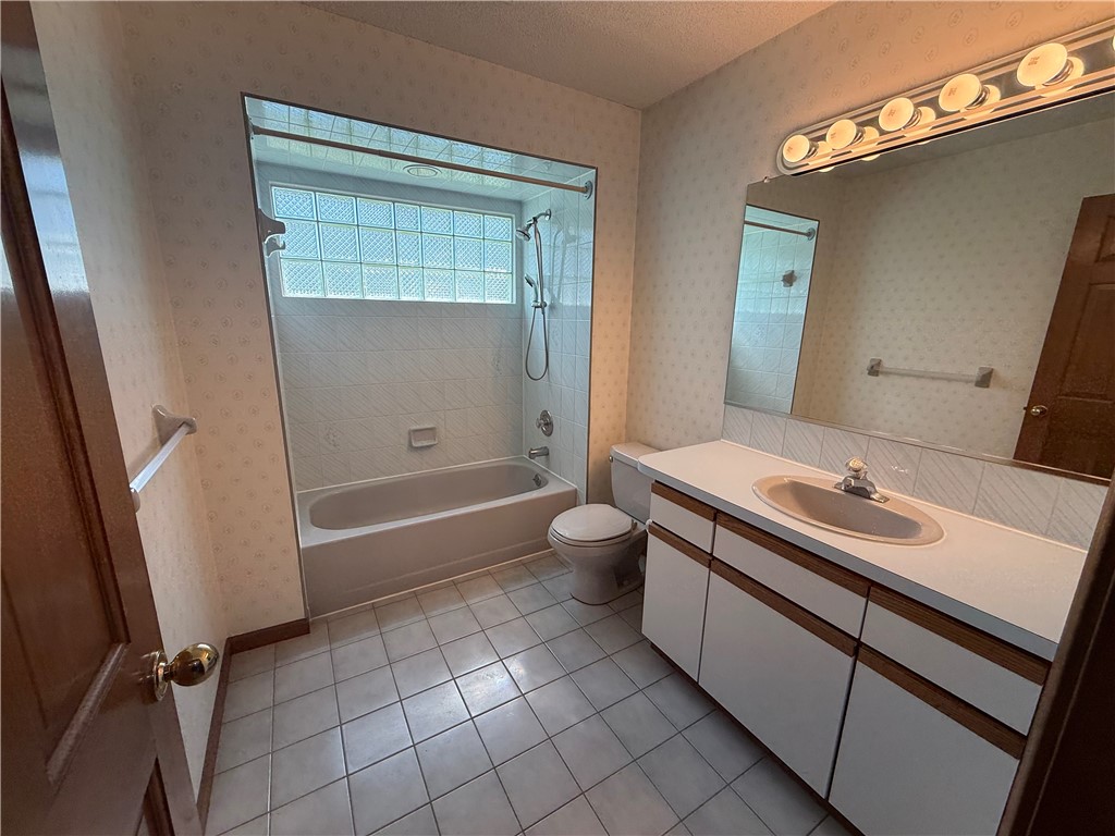 4739 South Ayers Road Newstead, NY 14001 - Photo 31 of 50 full bathroom with tub