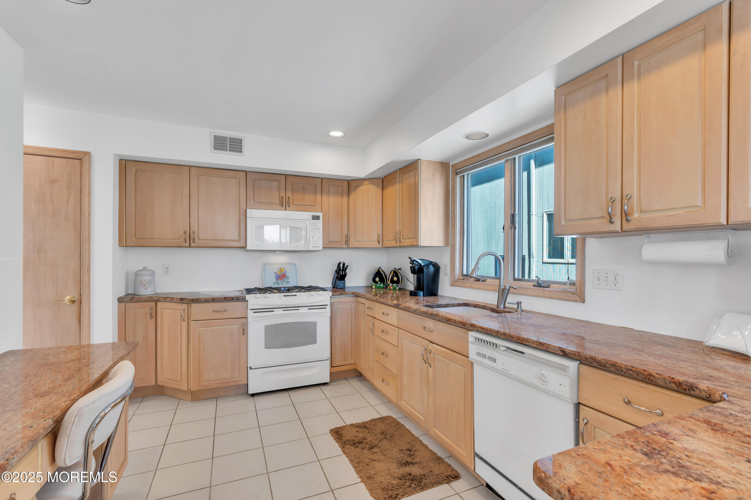 199 Pershing Boulevard Lavallette, NJ 08735 - Photo 8 of 35 025_dsc03581_52