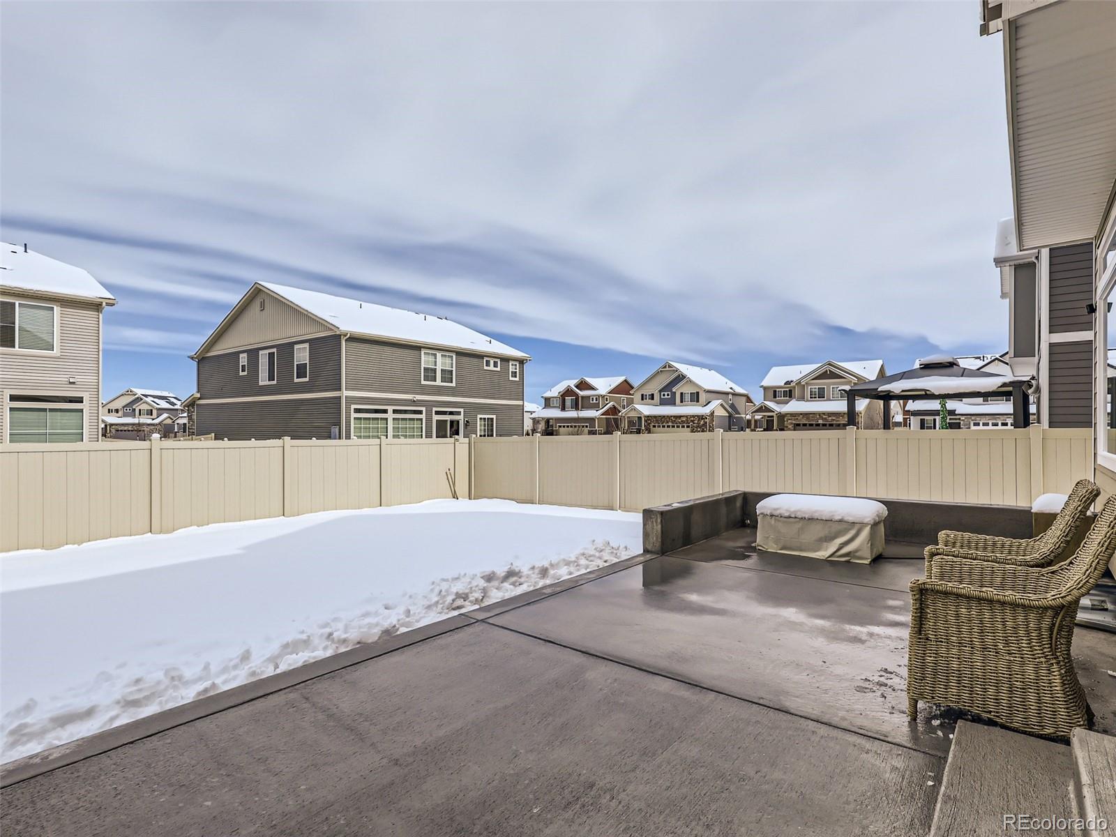 4495 Riviera Court Aurora, CO 80019 - Photo 22 of 28 a living room with furniture