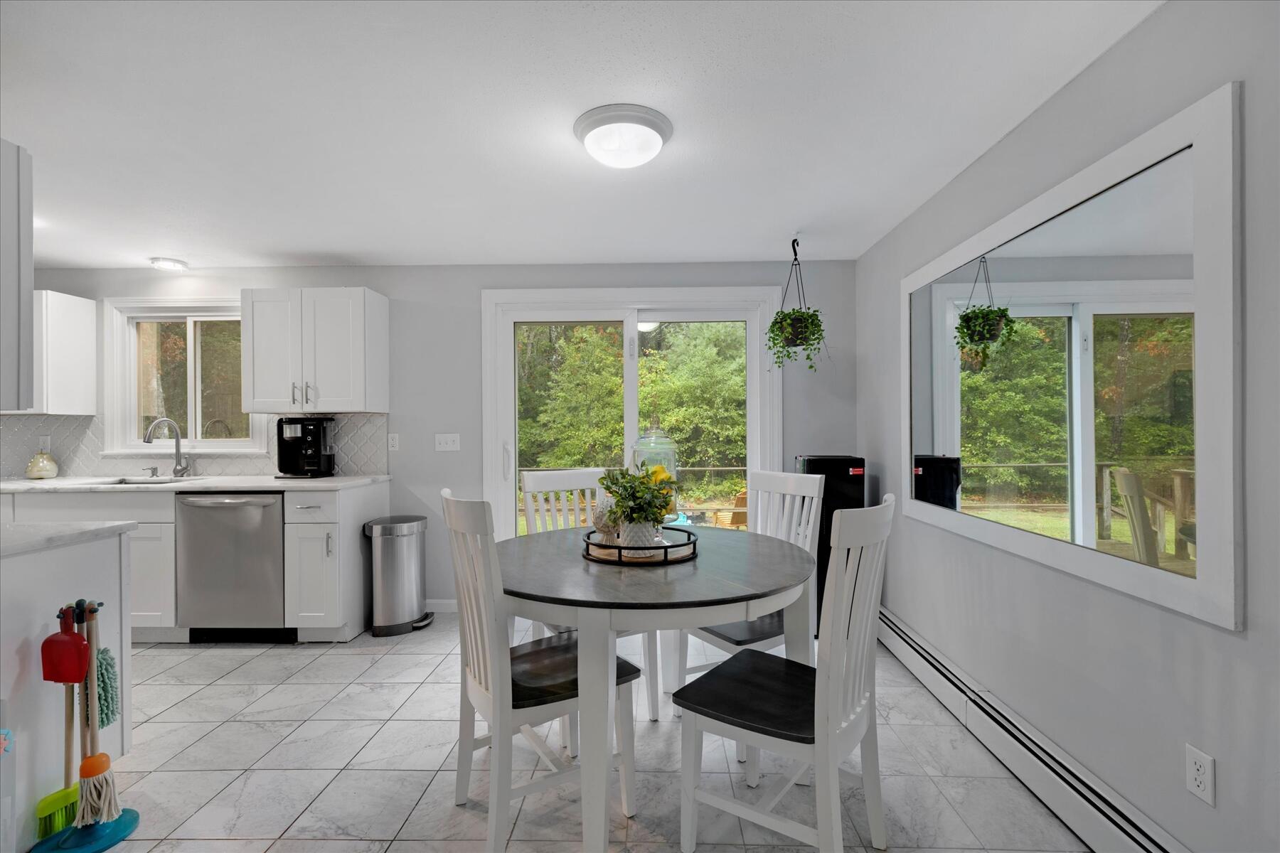 27 Avery Road Pocasset, MA 02559 - Photo 4 of 20 08-MG_9535-r(1)