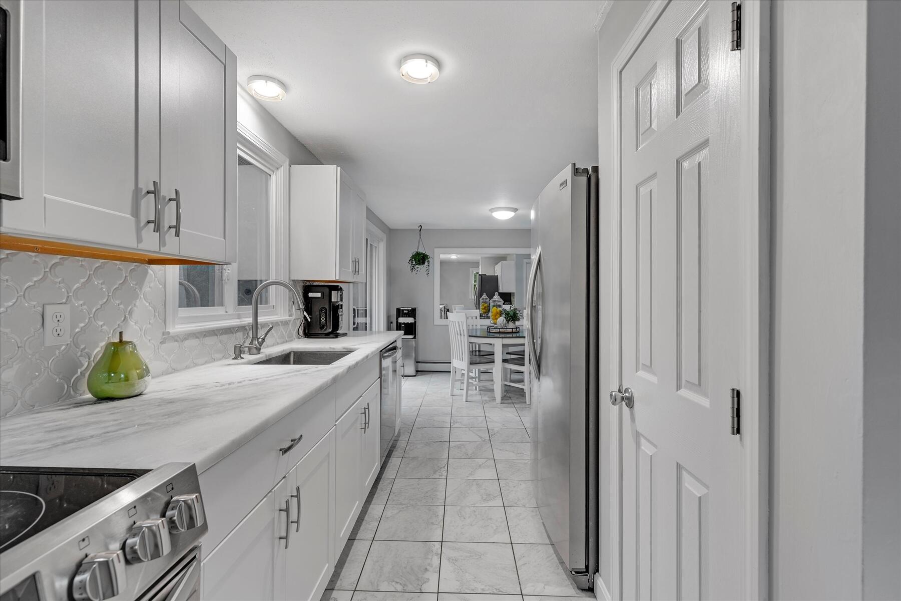 27 Avery Road Pocasset, MA 02559 - Photo 7 of 20 11-MG_9551-r(1)