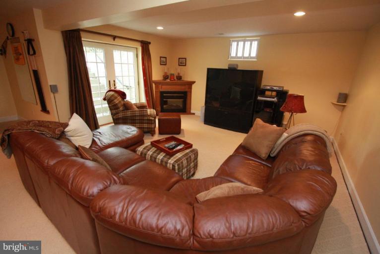 20945 Sunnyacres Road Gaithersburg, MD 20882 - Photo 22 of 30 Finished Lower Level