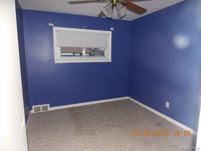 23795 Roxana Avenue Eastpointe, MI 48021 - Photo 10 of 13 DSCN2088 (640x480).jpg