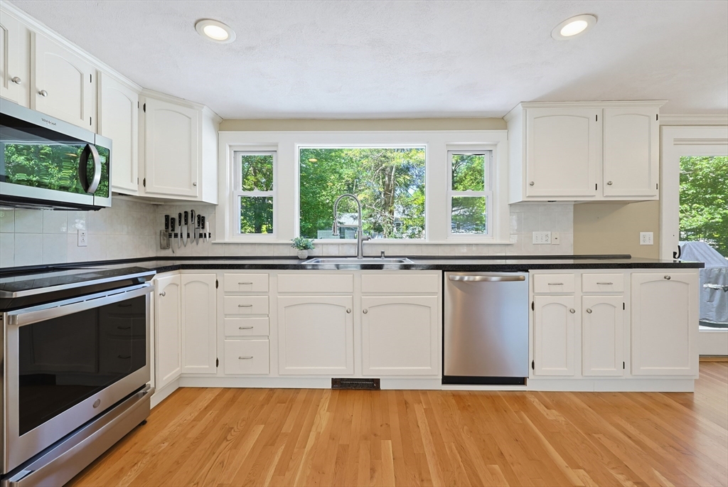 6 Spring Street Norfolk, MA 02056 - Photo 5 of 32