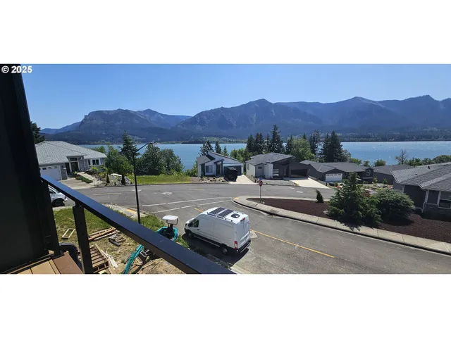 $929,000 | 243 Northeast Hemingway Drive, Stevenson, WA 98648