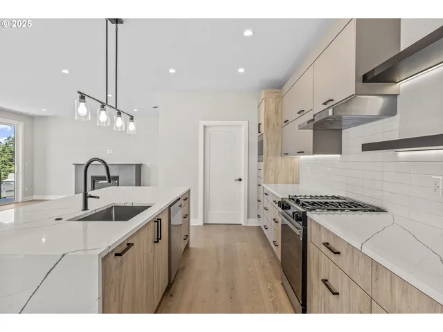 $929,000 | 243 Northeast Hemingway Drive, Stevenson, WA 98648