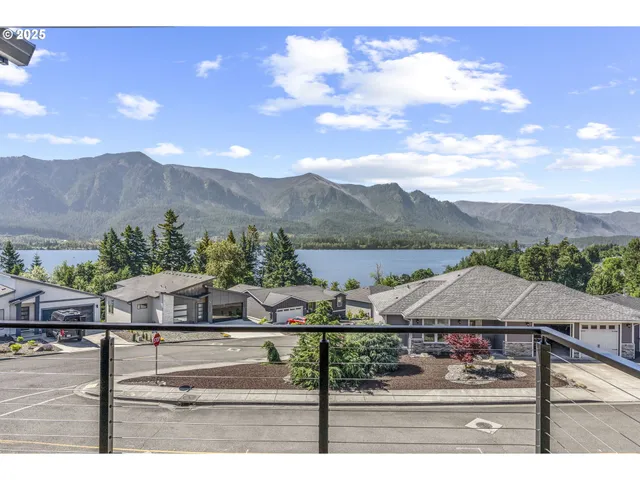 $929,000 | 243 Northeast Hemingway Drive, Stevenson, WA 98648