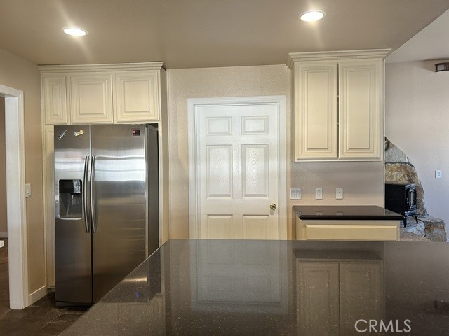13955 Okesa Road Apple Valley, CA 92307 - Photo 19 of 20 kitchen