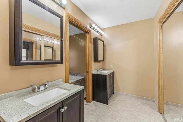 $559,900 | 10227 Jefferson Road, Osceola, IN 46561