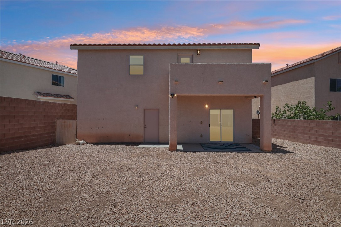 1176 Butternut Ranch Court Henderson, NV 89052 - Photo 54 of 60 A spacious backyard with a covered patio area, perfect for desert living and outdoor enjoyment.