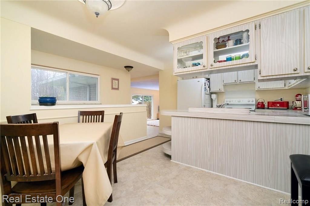 2177 Avoncrest Drive Rochester Hills, MI 48309 - Photo 4 of 21