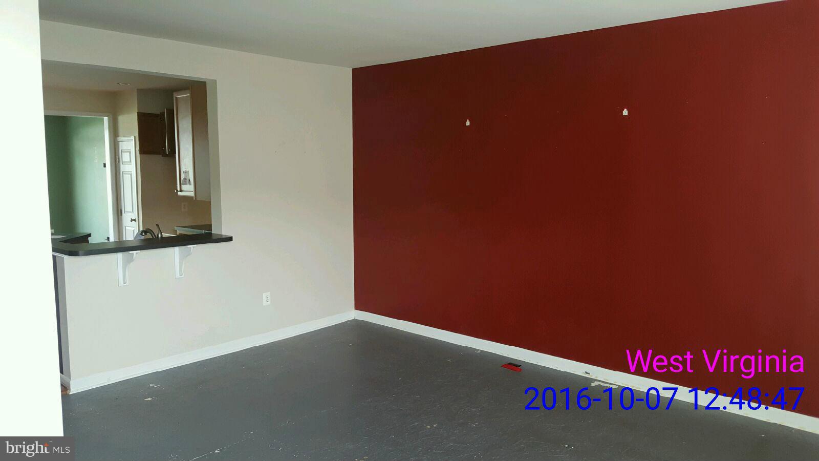 18 Streamside Place Falling Waters, WV 25419 - Photo 14 of 28 Living Room