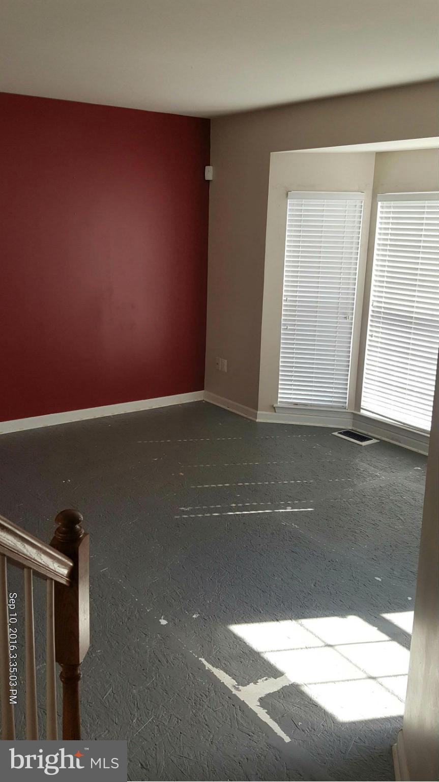18 Streamside Place Falling Waters, WV 25419 - Photo 15 of 28 Living Room