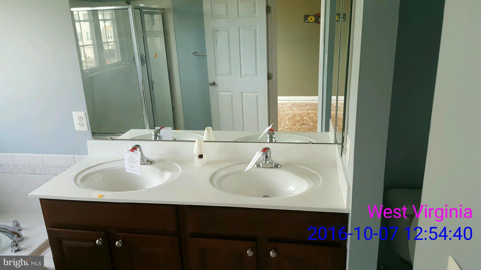 18 Streamside Place Falling Waters, WV 25419 - Photo 23 of 28 Bath (Master)