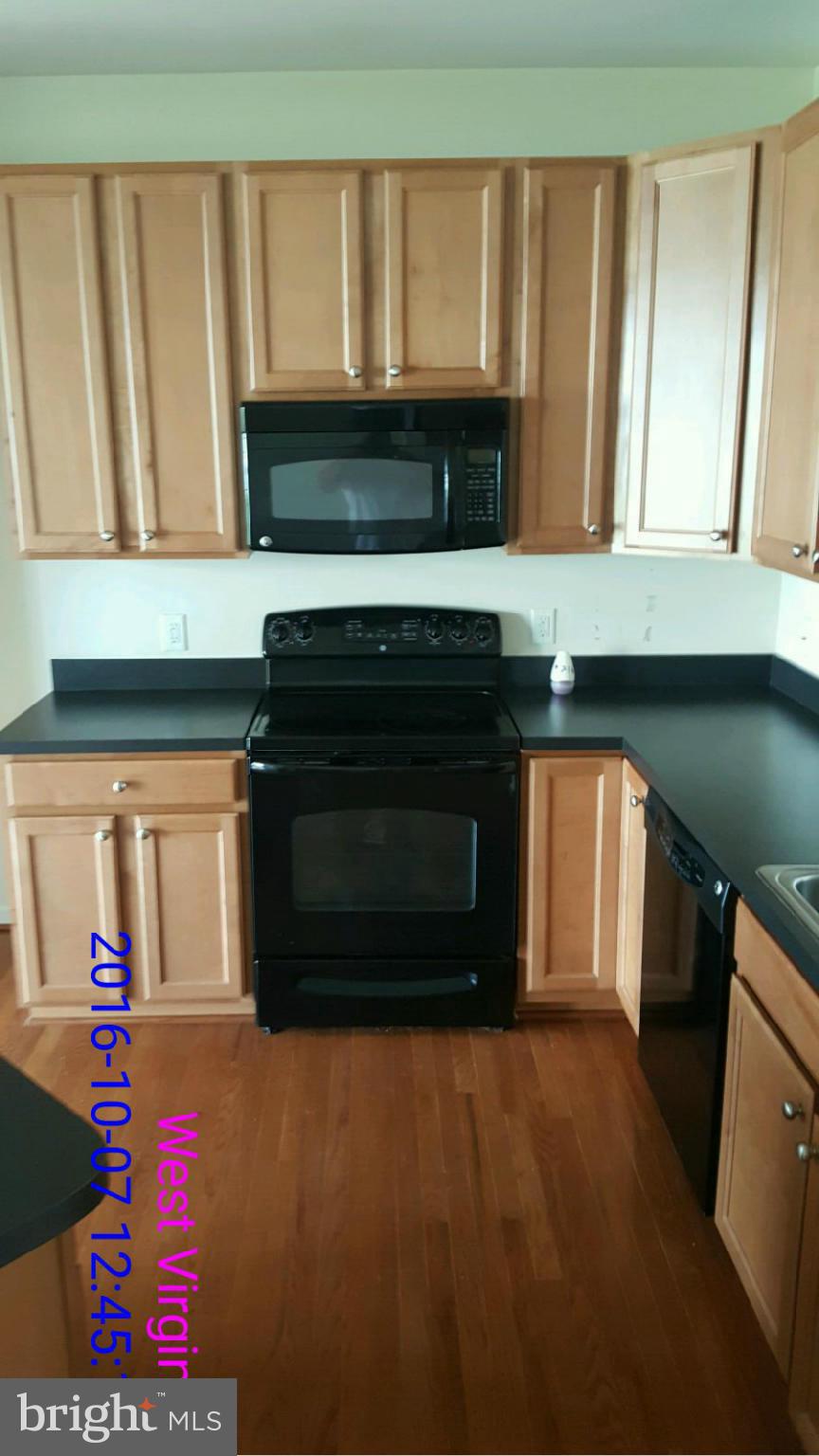 18 Streamside Place Falling Waters, WV 25419 - Photo 9 of 28 Kitchen
