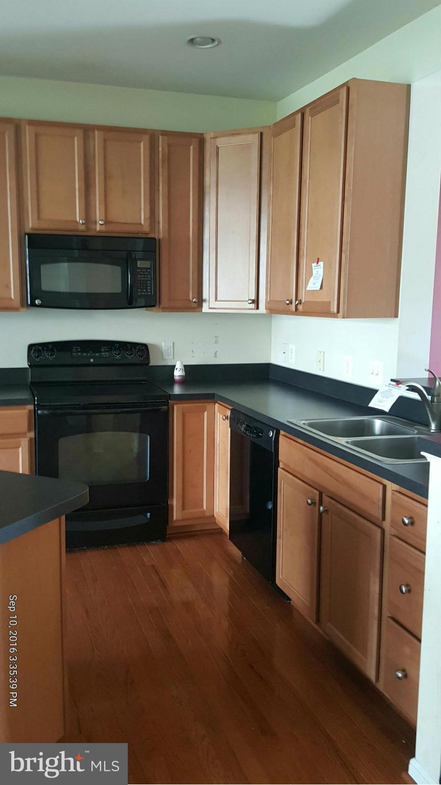 18 Streamside Place Falling Waters, WV 25419 - Photo 10 of 28 Kitchen