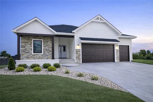 $549,500 | 2716 Stone Creek Avenue, Tonganoxie, KS 66086