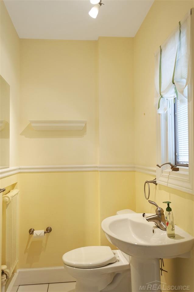 814 Barrington Road Grosse Pointe Park, MI 48230 - Photo 19 of 32