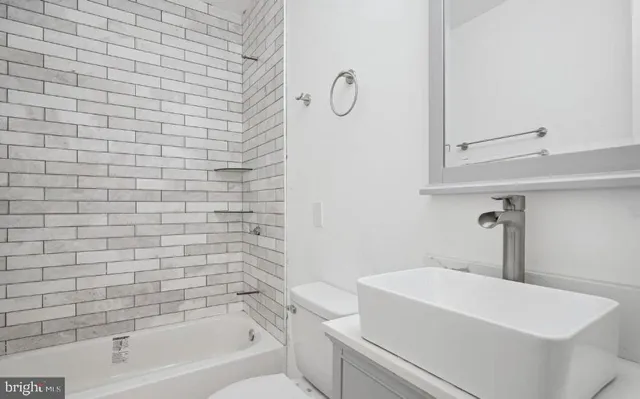 $769,000 | 325 14th Place Northeast, Washington, DC 20002