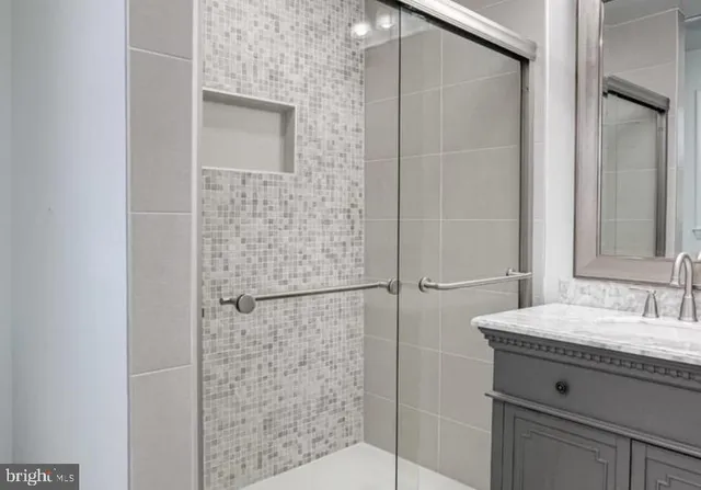 $769,000 | 325 14th Place Northeast, Washington, DC 20002