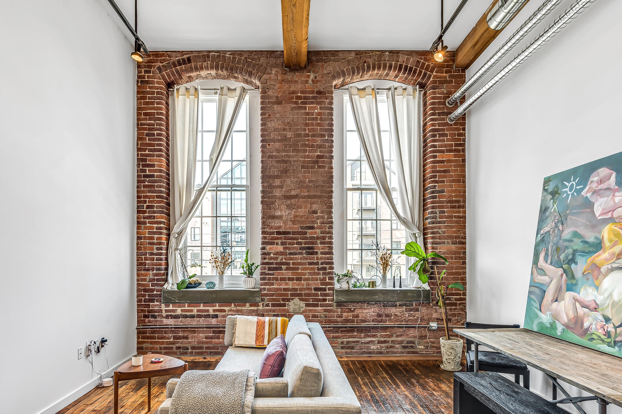 1350 Rosa L Parks Boulevard, Unit 338 Nashville, TN 37208 - Photo 9 of 28 a living room with furniture and a window