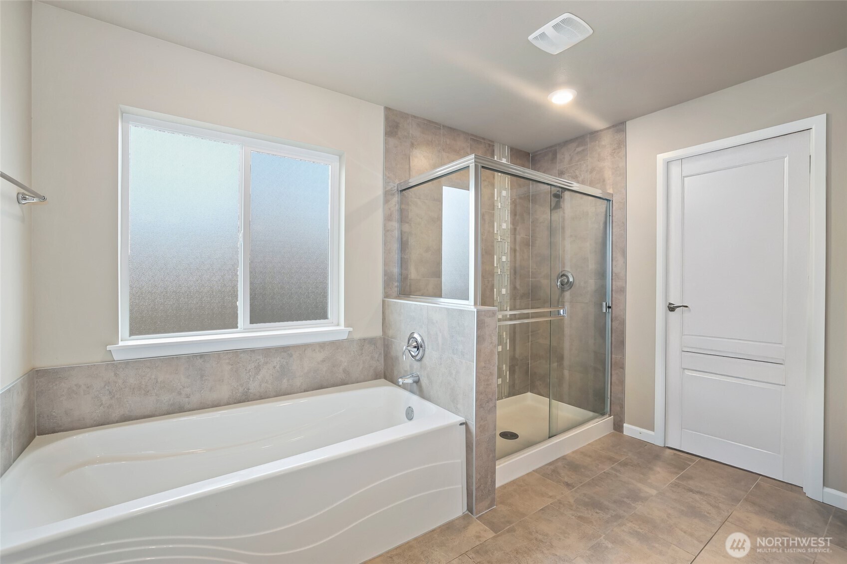 25704 207th Place Southeast Covington, WA 98042 - Photo 18 of 34 a bathroom with a bathtub and a shower
